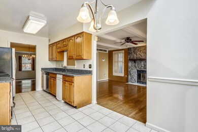 10927 Brewer House Rd, Rockville, MD 20852 - photo 6