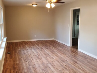 1003 Evins St, Manchester, TN 37355 - photo 2