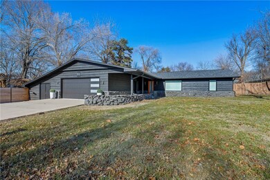 910 NW 8th St, Bentonville, AR 72712 - photo 3