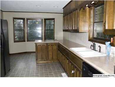 Large Kitchen with breakfast bar