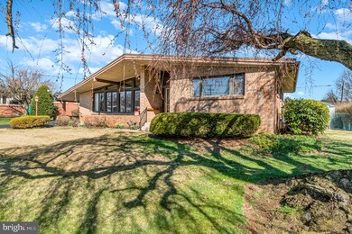 295 E Market St, Palmyra, PA 17078 - photo 2