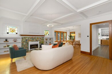 003_901_ridgewood_ave_ames_3_of_44