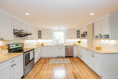 98 Westchester Dr, Westwood, MA 02090 - photo 3
