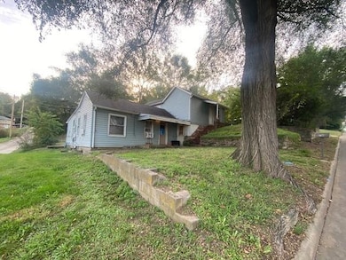 716 George St, Atchison, KS 66002 - photo 2