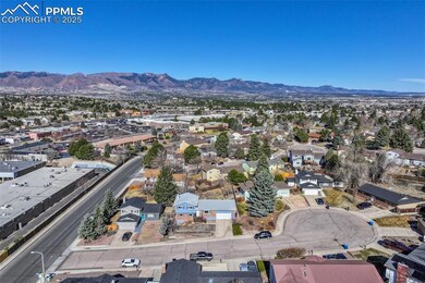 Birds eye view of property featuring a residential
