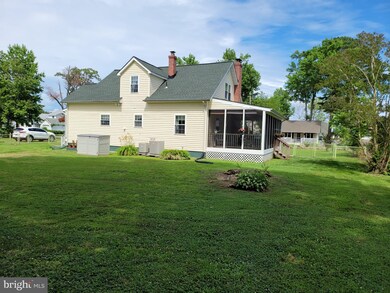 521 Lossing Ave, Colonial Beach, VA 22443 - photo 7