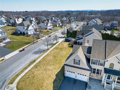 3620 Cobblestone Ln, Whitehall, PA 18052 - photo 4