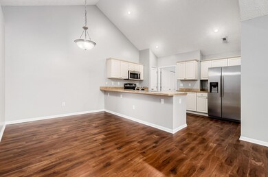 Kitchen & Dining