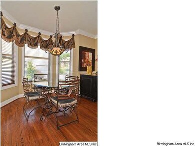 Eat in Area with Bay window
