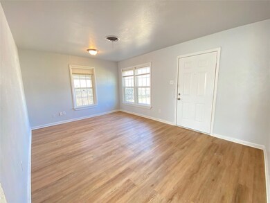 121 Reaves Ln, Hurst, TX 76053 - photo 4