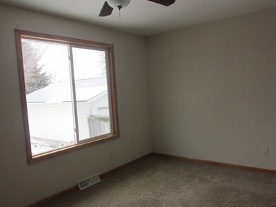 1231 Edgewood Dr, Waterloo, IA 50701 - photo 3