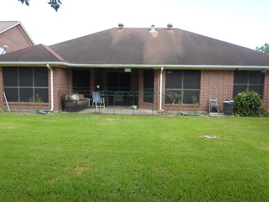702 Live Oak Ave, Bay City, TX 77414 - photo 2