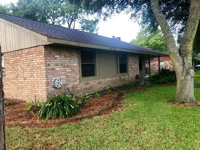 2932 La Vista Ave, Bay City, TX 77414 - photo 2