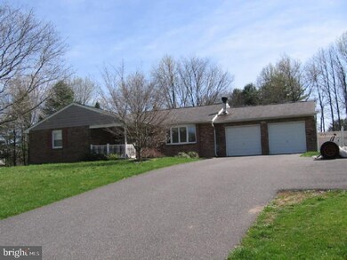 3834 Elizabeth Dr, Garnet Valley, PA 19060 - photo 2