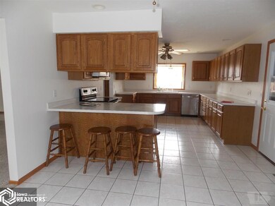 806 Parkcrest Ln, Audubon, IA 50025 - photo 7