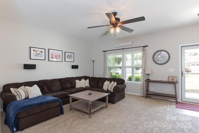 864 Pointe Andrews Dr, Concord, NC 28025 - photo 4