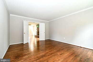 7902 Sleepy Brook Ct, Springfield, VA 22153 - photo 7