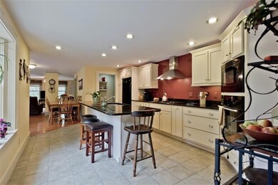 Double ovens!!! Large drawers, take...