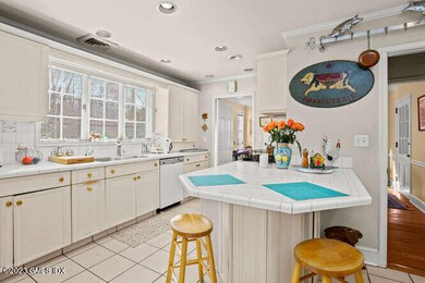 320 Cognewaugh Rd Cos Cob CT-small-014-0