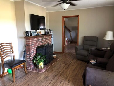 415 Vannoy Maxwell Rd, Purlear, NC 28665 - photo 4