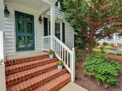 Come on in and see this move in ready move!!  Let 
