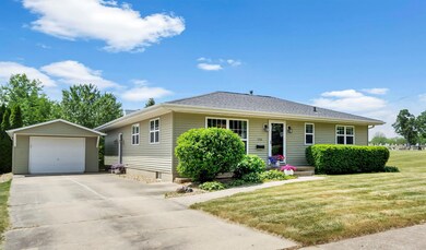 1116 W 12th St, Cedar Falls, IA 50613 - photo 3