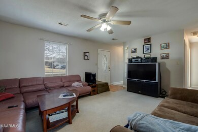 06_EmeraldFarmWay_7319_Living03