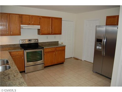 Kitchen - UPDATED STAINLESS APPLIANCES!