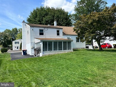 208 Woodlawn Dr, Lansdale, PA 19446 - photo 5