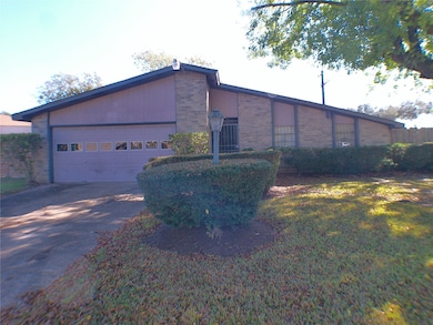 15823 Ironside Hill Dr, Houston, TX 77053 - photo 3