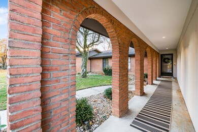 COVERED FRONT PORCH