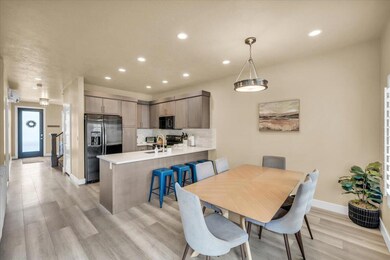 Dining area to kitchen