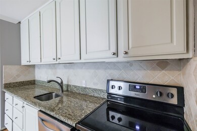 There is a electric range/oven and SS dishwasher.
