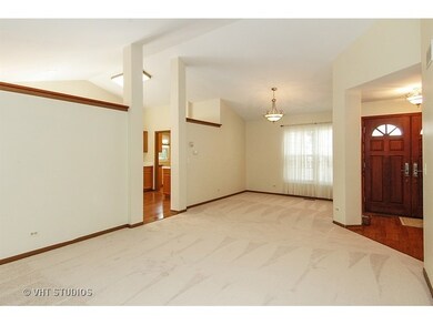 1822 Cambridge Dr, Carpentersville, IL 60110 - photo 3