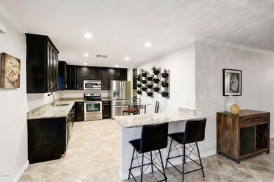 Large Kitchen with Breakfast Bar