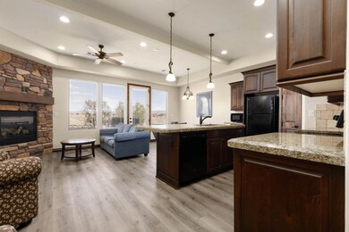 2020 N Pebble Beach Dr- Unbranded (5 of