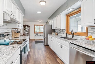 304 Woodshire Dr, Mankato, MN 56001 - photo 5