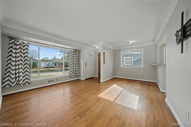 28425 Alger Blvd, Madison Heights, MI 48071 - photo 3