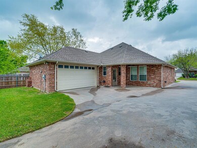 504 Strom Ct, Ennis, TX 75119 - photo 3