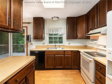 214 Pine Cir, Dunbar, WV 25064 - photo 6