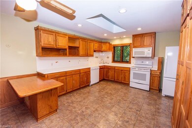 136 River Run Rd, Statesville, NC 28625 - photo 6