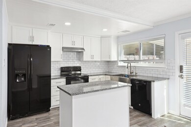 3776 Laura Leigh Dr, Friendswood, TX 77546 - photo 5