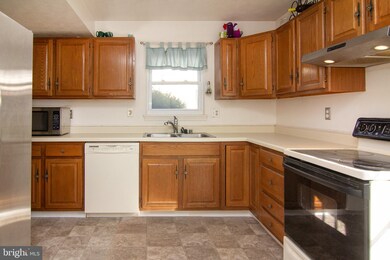 1588 Brimfield Cir, Sykesville, MD 21784 - photo 2