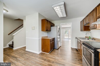 9425 Riverbrink Ct, Laurel, MD 20723 - photo 3