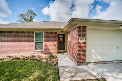 4920 Charnock Dr, Alvin, TX 77511 - photo 4