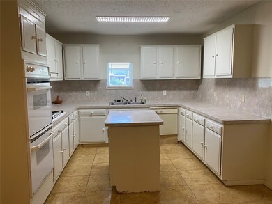 6635 Cadillac St, Houston, TX 77021 - photo 4