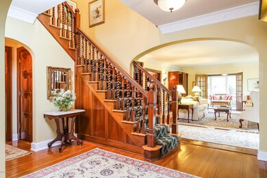 005-Foyer-4087112-medium