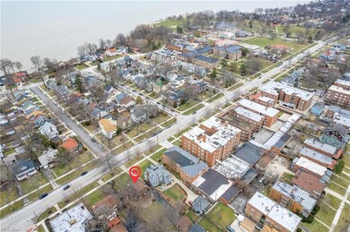 Just a short walk to all of the amenities of Lakewood Park