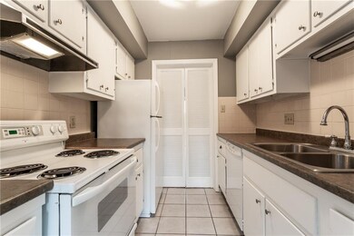 8518 Canterbury Square W, Indianapolis, IN 46260 - photo 4