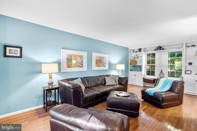 19073 Mcfarlin Dr, Germantown, MD 20874 - photo 5